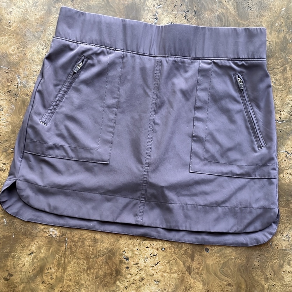 Kydon skort size Medium Brown skirt shorts 4 pockets. Elastic waistband